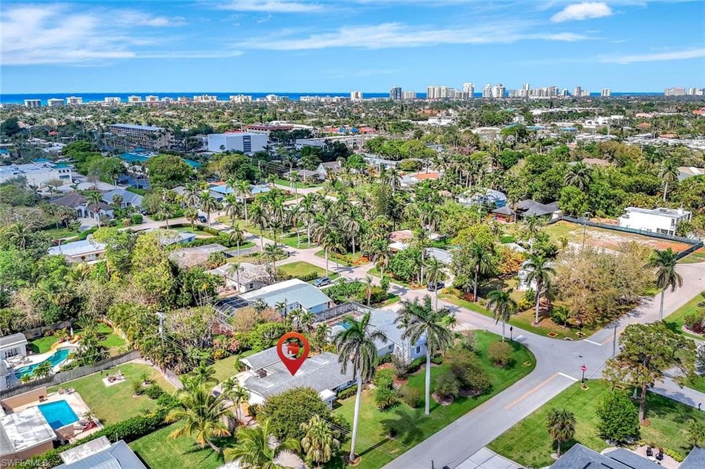 2261 11th St N, Naples, FL 34103-2