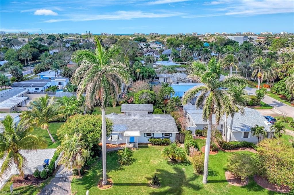 2261 11th St N, Naples, FL 34103-3