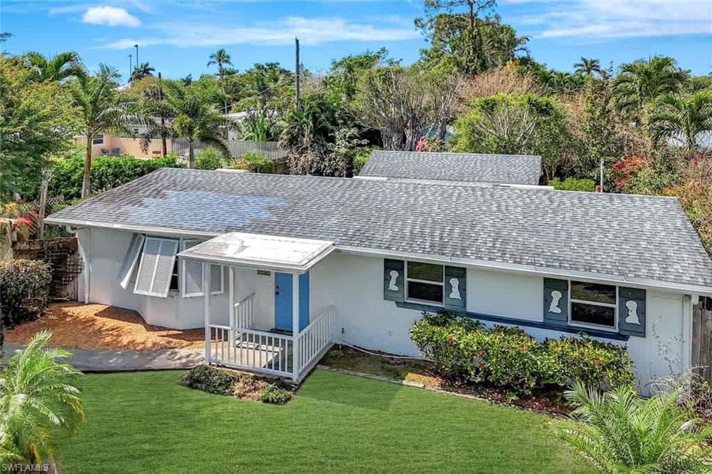 2261 11th St N, Naples, FL 34103-4