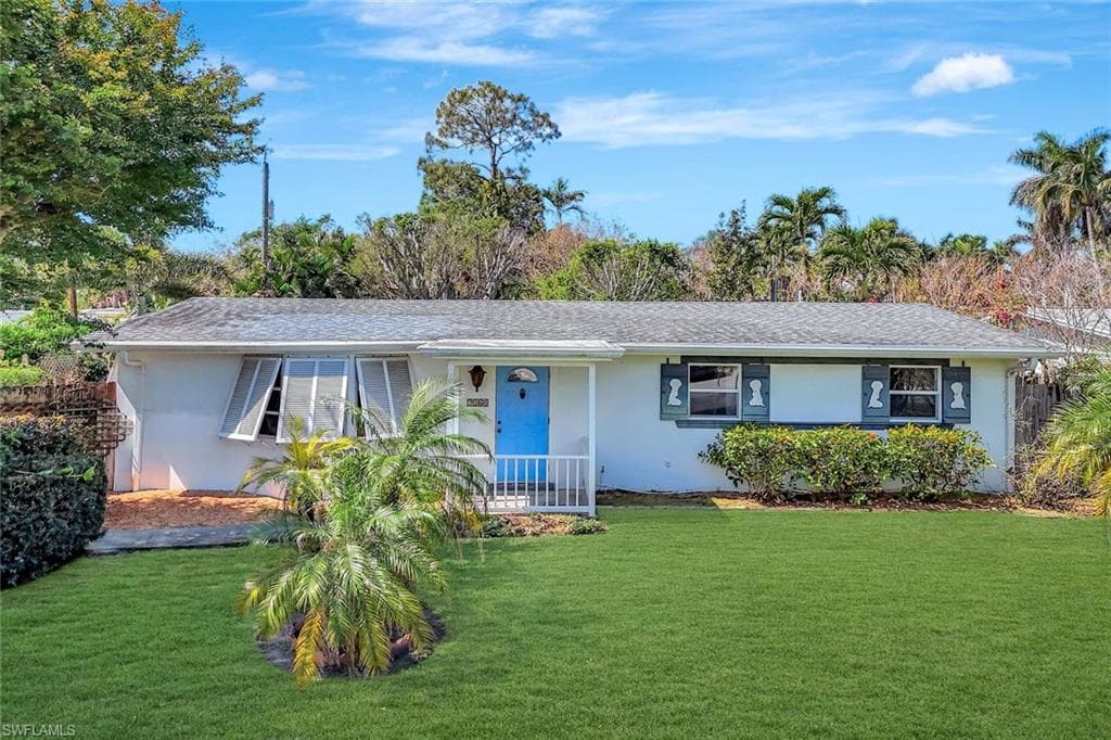2261 11th St N, Naples, FL 34103-5