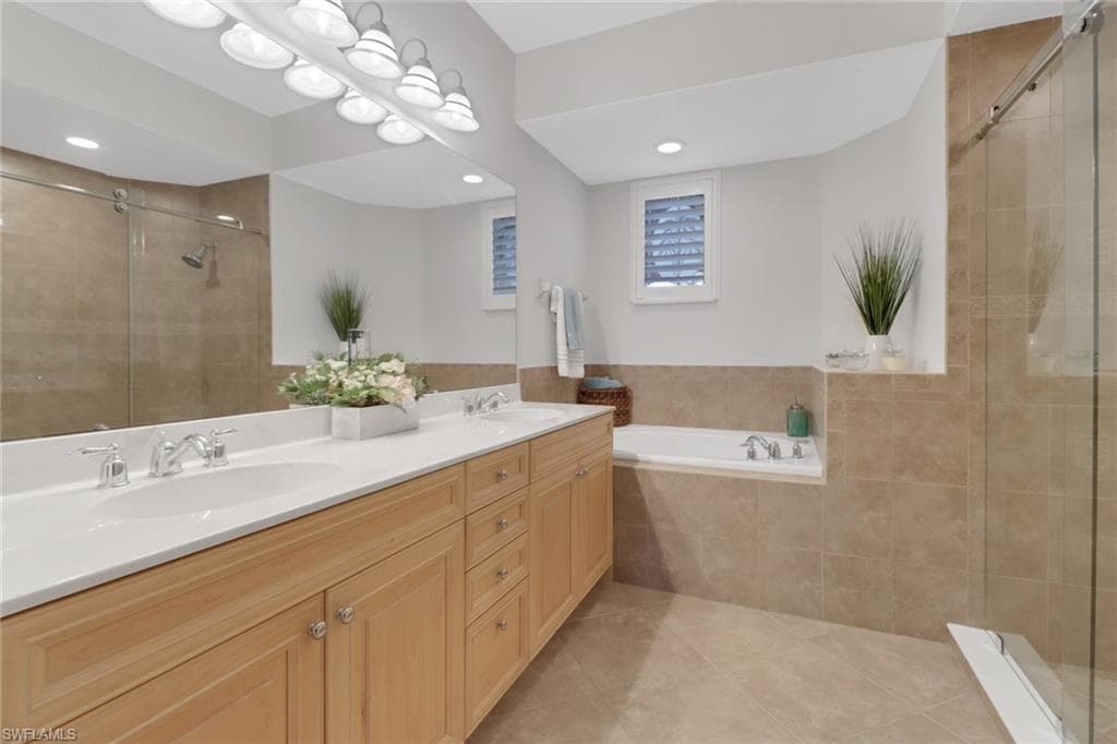 6666 Alden Woods Cir 101, Naples, FL 34113-7