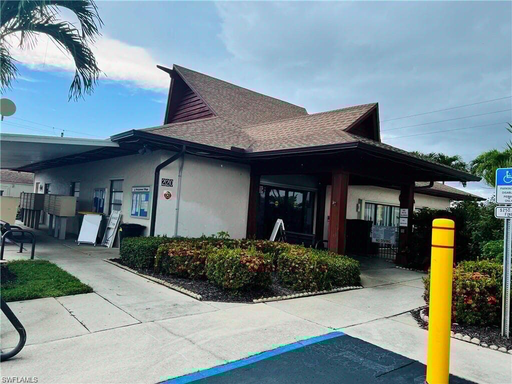 195 Oceans Blvd 195, Naples, FL 34104-12