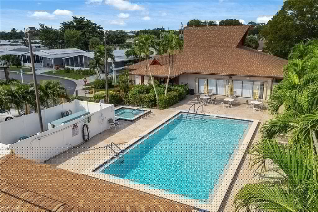 195 Oceans Blvd 195, Naples, FL 34104-14