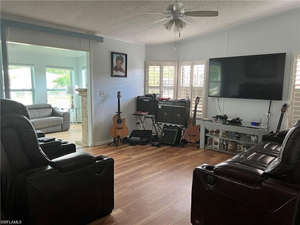 195 Oceans Blvd 195, Naples, FL 34104-22