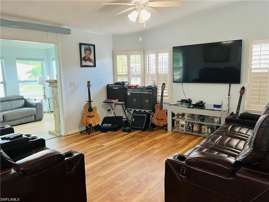 195 Oceans Blvd 195, Naples, FL 34104-23