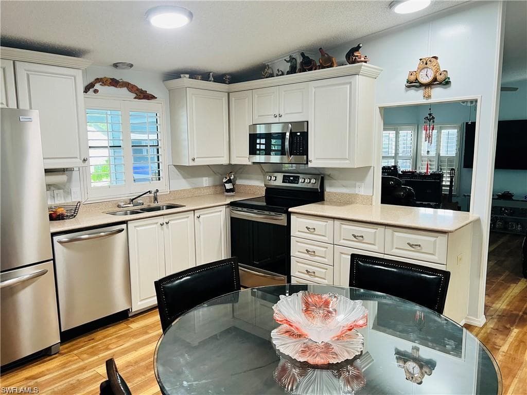 195 Oceans Blvd 195, Naples, FL 34104-28
