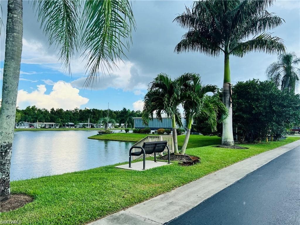 195 Oceans Blvd 195, Naples, FL 34104-8