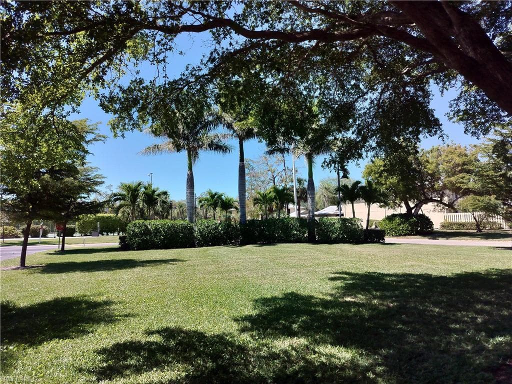 180 Turtle Lake Ct 105, Naples, FL 34105-14