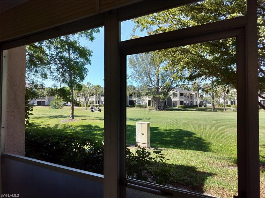 180 Turtle Lake Ct 105, Naples, FL 34105-3