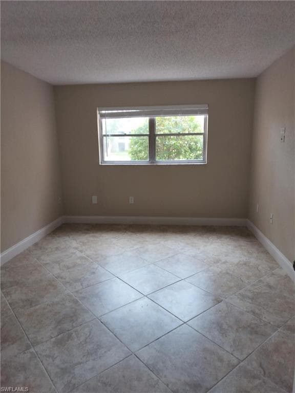 180 Turtle Lake Ct 105, Naples, FL 34105-8