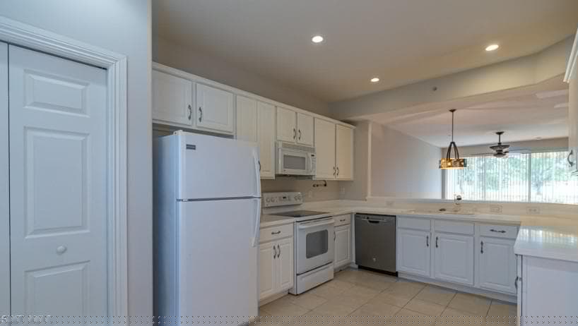 9113 Michael Cir 9, Naples, FL 34113-9
