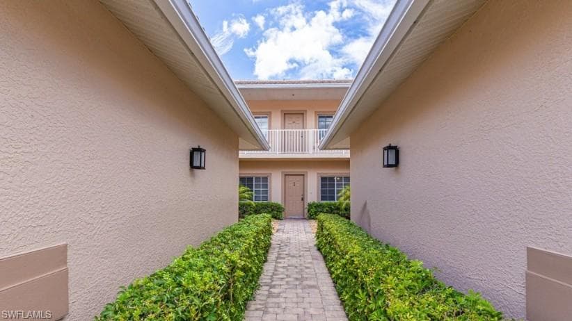 9113 Michael Cir 9, Naples, FL 34113-3