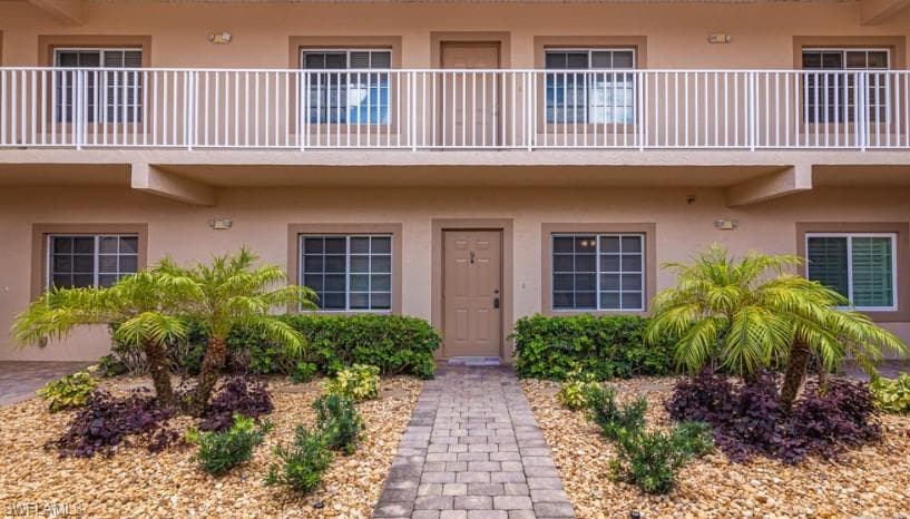 9113 Michael Cir 9, Naples, FL 34113-4