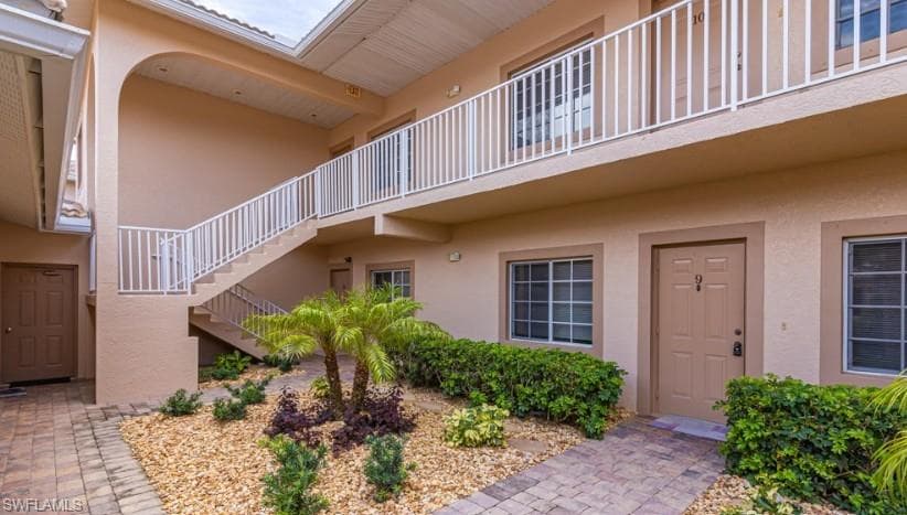 9113 Michael Cir 9, Naples, FL 34113-5