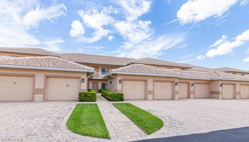 9113 Michael Cir 9, Naples, FL 34113-6