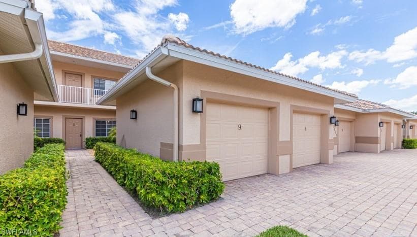 9113 Michael Cir 9, Naples, FL 34113-7