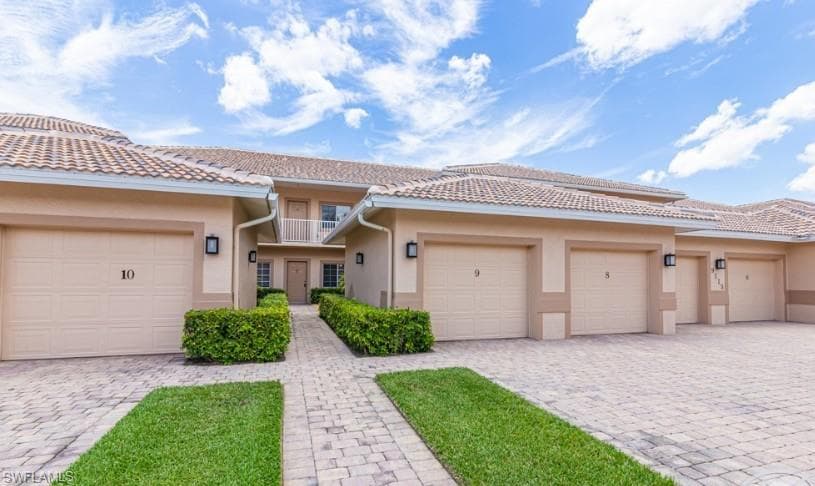 9113 Michael Cir 9, Naples, FL 34113-8