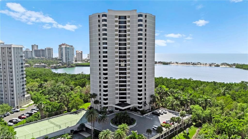 5555 Heron Point Dr 801, Naples, FL 34108-2