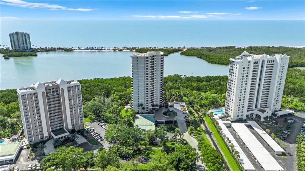 5555 Heron Point Dr 801, Naples, FL 34108-3