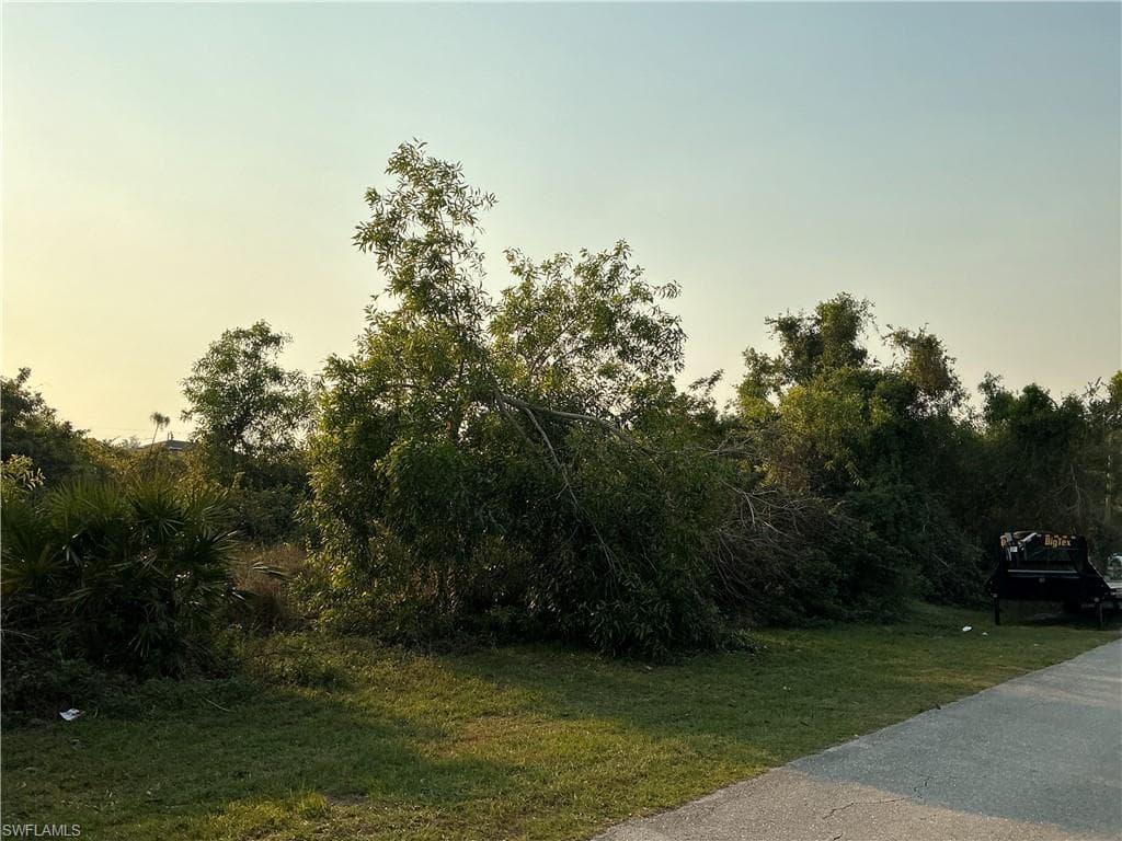 2900 6th St SW, Lehigh Acres, FL 33976-1