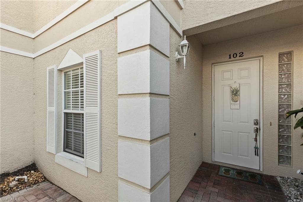 1330 Sweetwater Cv 102, Naples, FL 34110-32