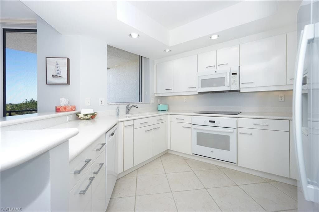 7225 Pelican Bay Blvd 502, Naples, FL 34108-11