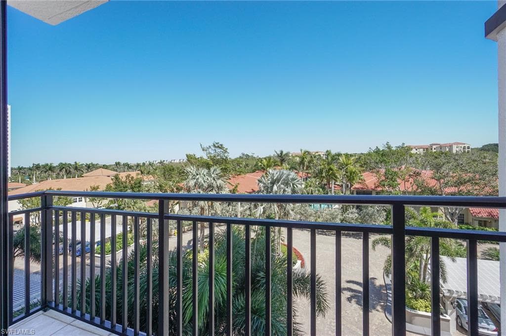 7225 Pelican Bay Blvd 502, Naples, FL 34108-23