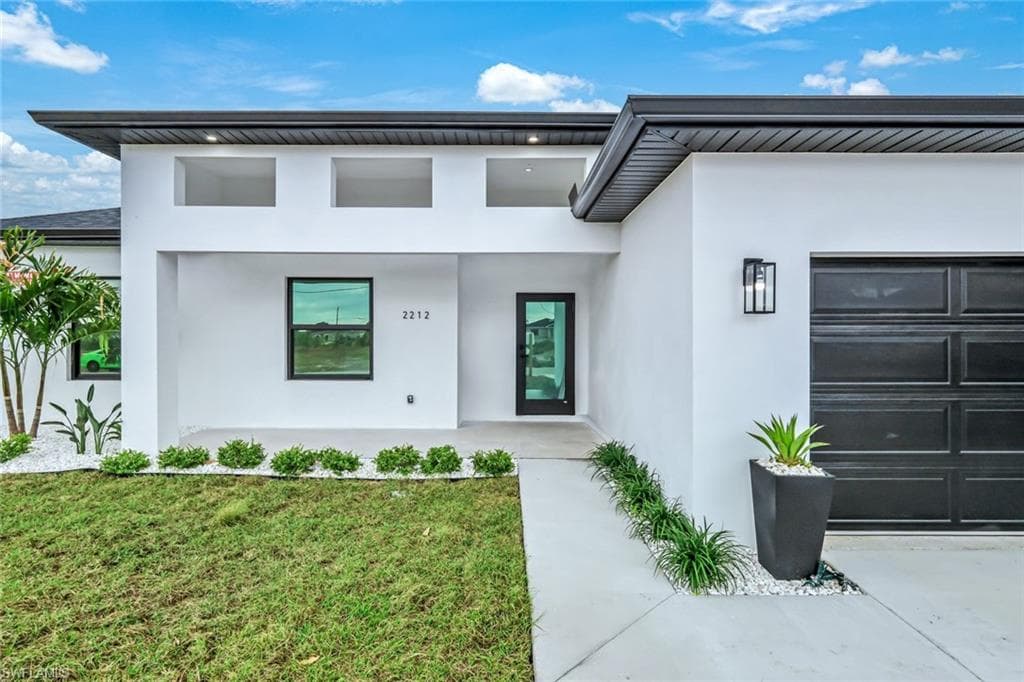 2212 5th Pl, Cape Coral, FL 33909-4