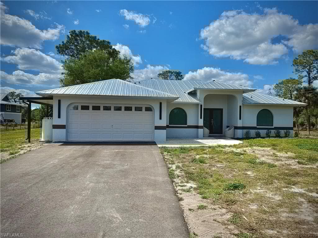 861 8th St SE, Naples, FL 34117-1