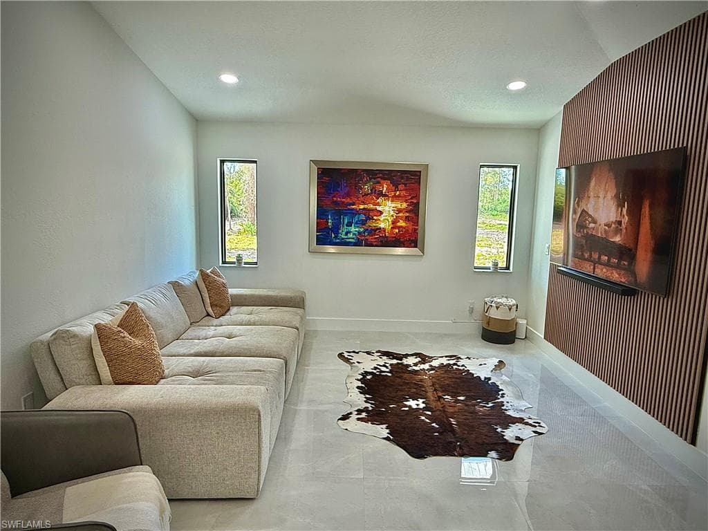 861 8th St SE, Naples, FL 34117-21