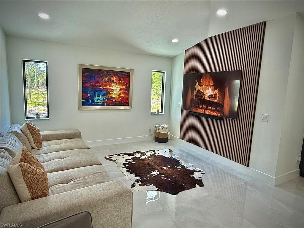 861 8th St SE, Naples, FL 34117-22