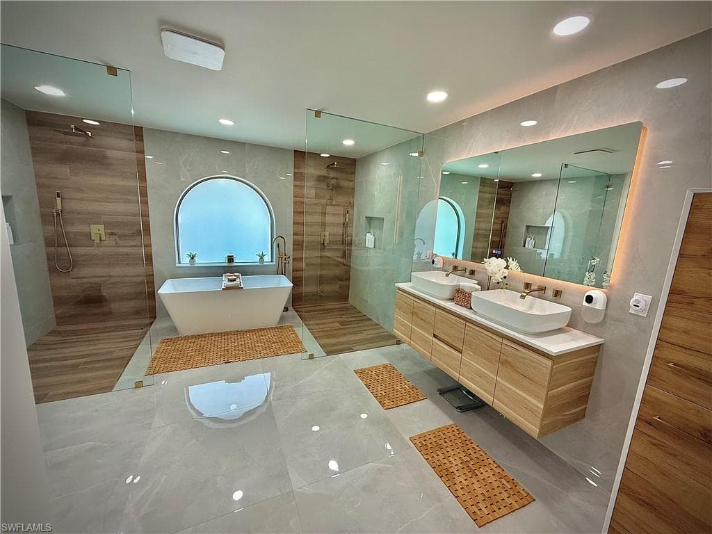 861 8th St SE, Naples, FL 34117-29