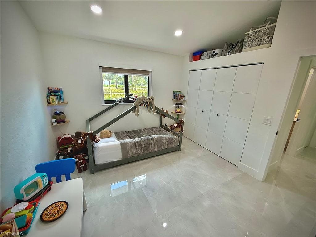 861 8th St SE, Naples, FL 34117-36