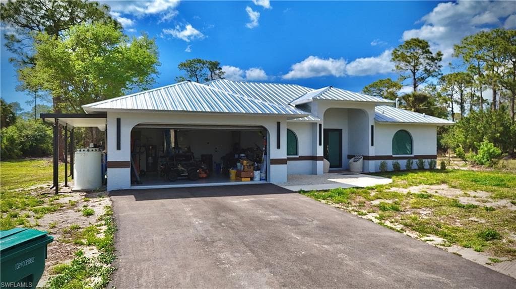 861 8th St SE, Naples, FL 34117-4