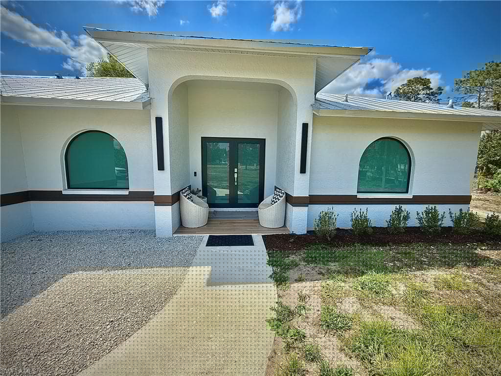861 8th St SE, Naples, FL 34117-5