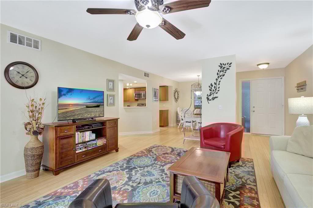 616 Wiggins Bay Dr 616, Naples, FL 34110-10