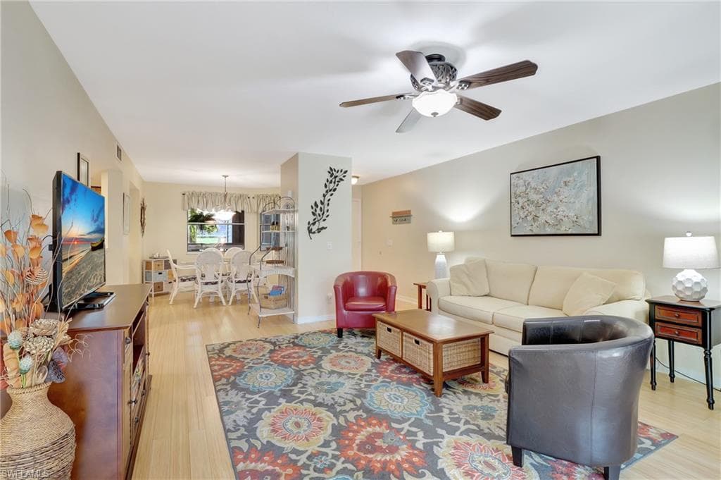 616 Wiggins Bay Dr 616, Naples, FL 34110-11