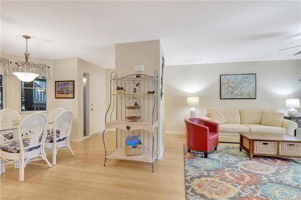 616 Wiggins Bay Dr 616, Naples, FL 34110-12