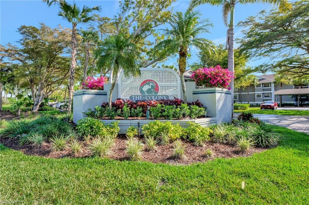 616 Wiggins Bay Dr 616, Naples, FL 34110-17