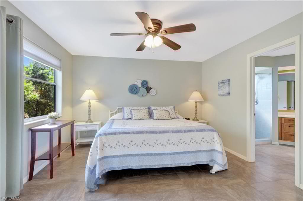 616 Wiggins Bay Dr 616, Naples, FL 34110-20