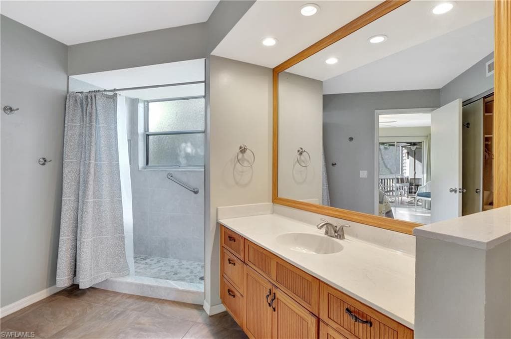616 Wiggins Bay Dr 616, Naples, FL 34110-24