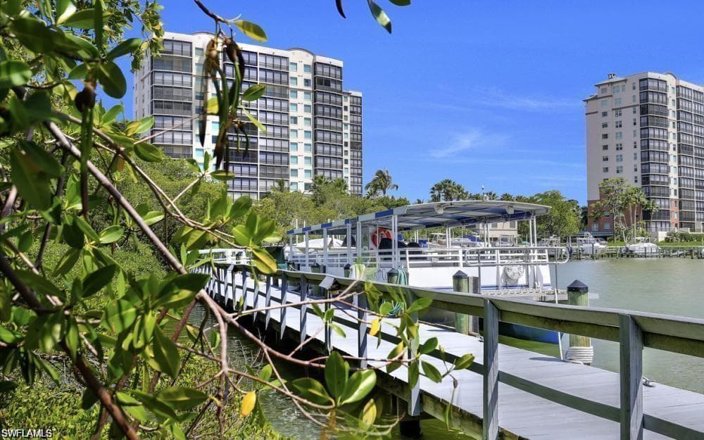 616 Wiggins Bay Dr 616, Naples, FL 34110-36