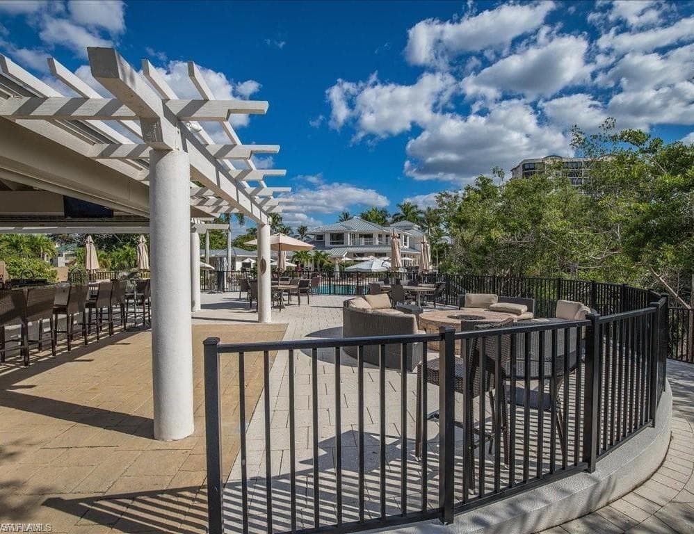 616 Wiggins Bay Dr 616, Naples, FL 34110-41
