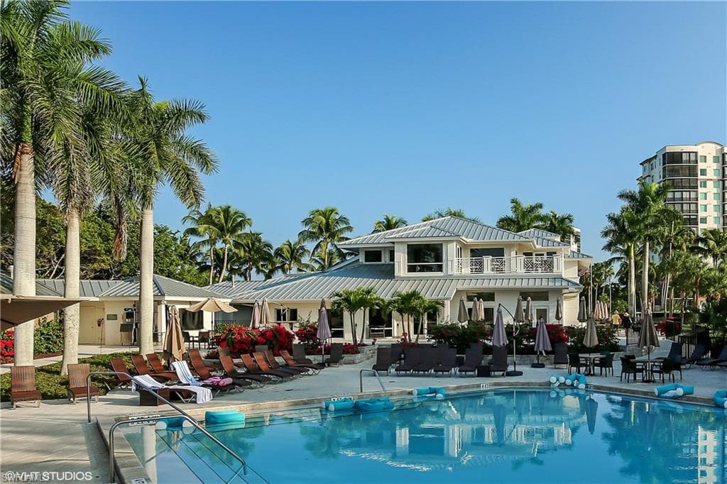 616 Wiggins Bay Dr 616, Naples, FL 34110-44