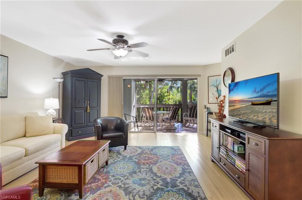 616 Wiggins Bay Dr 616, Naples, FL 34110-7