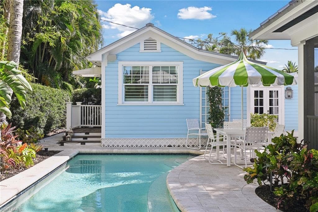 356 11th Ave S, Naples, FL 34102-9