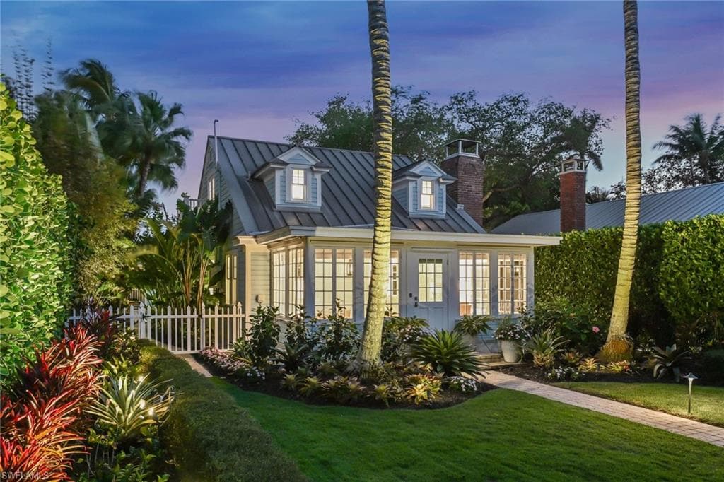 356 11th Ave S, Naples, FL 34102-3