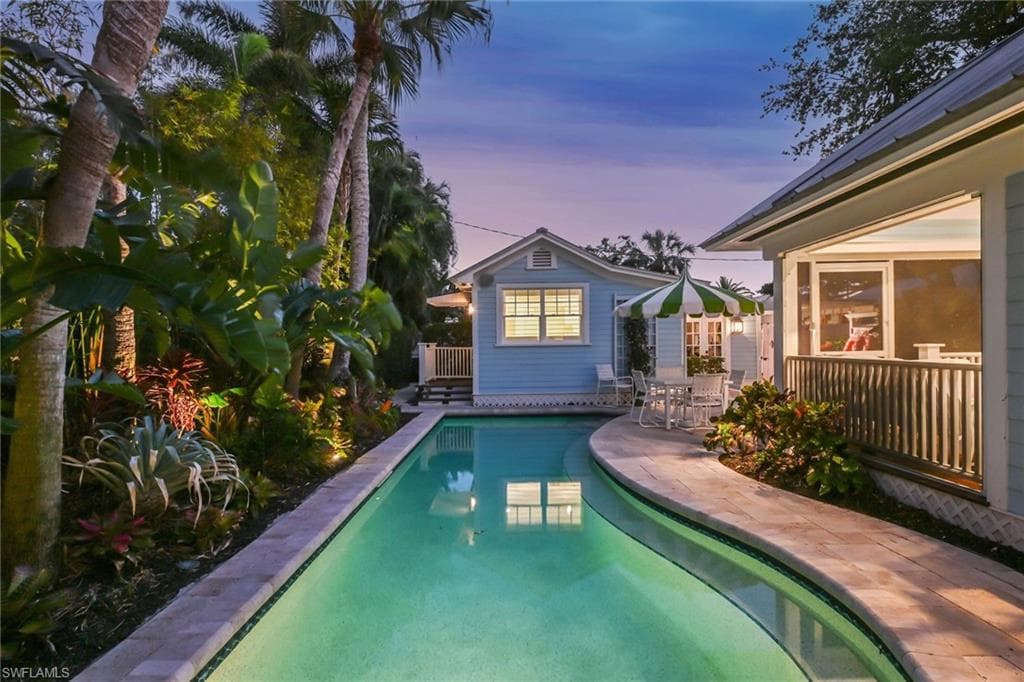 356 11th Ave S, Naples, FL 34102-5