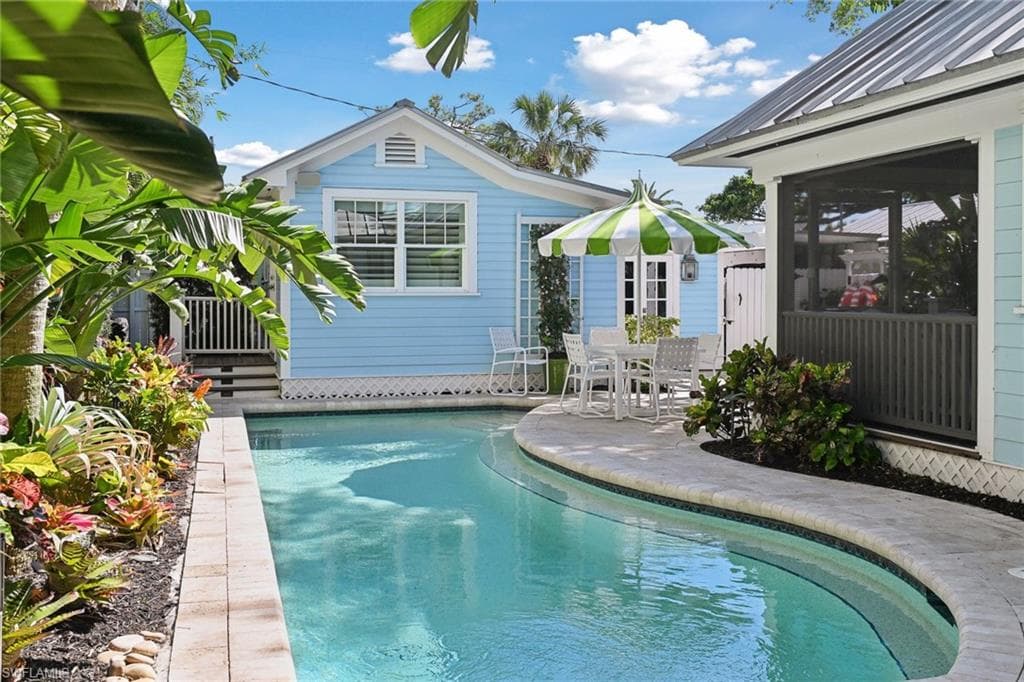 356 11th Ave S, Naples, FL 34102-8