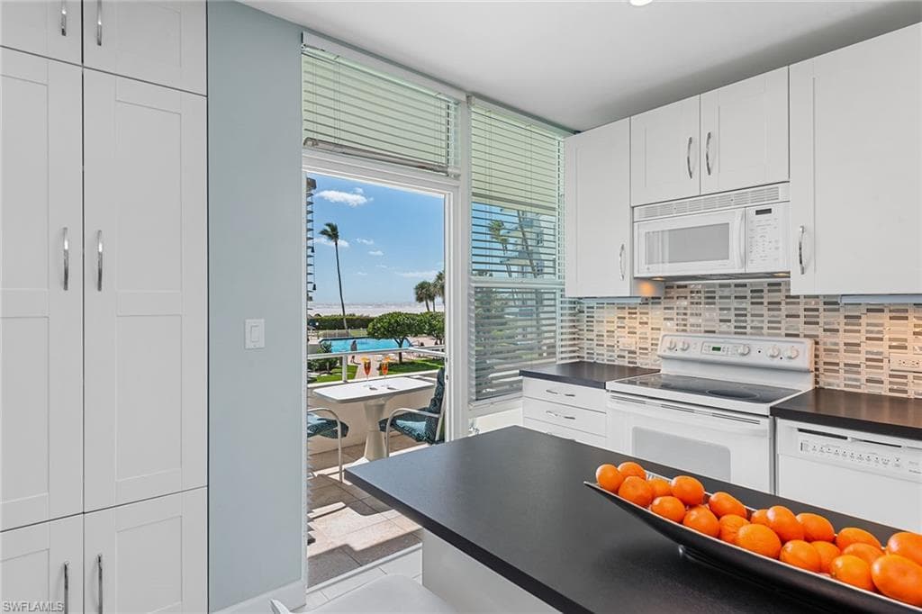220 Seaview Ct 216, Marco Island, FL 34145-9